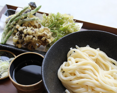 かたしな食堂のうどんと天ぷら